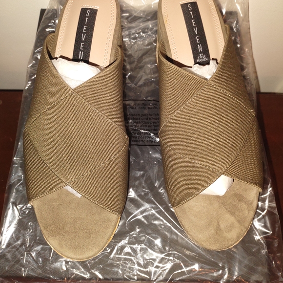 Steve Madden 8.5 women's wedge sandals - Picture 2 of 3
